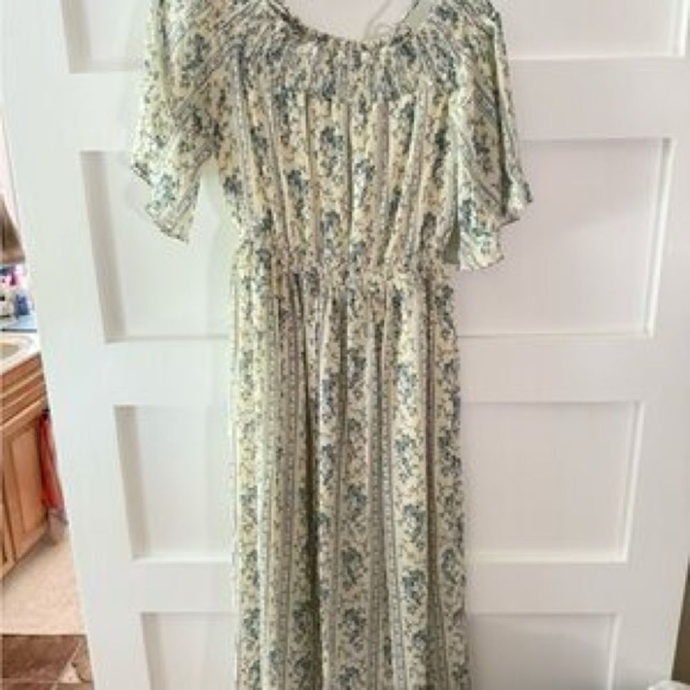 POL Floral off the shoulder with mini straps Cream and Blue Dress - Picture 5 of 11